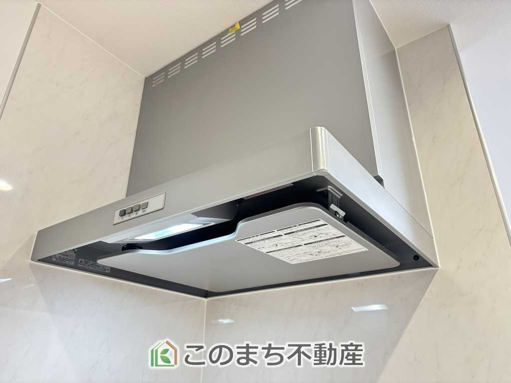 いろどりアイタウン日光市瀬尾22-ｐ2のキッチン|お手入れ簡単！フラットタイプの換気扇でキレイが保てます♪