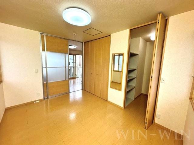 ウィルモア東山の洋室