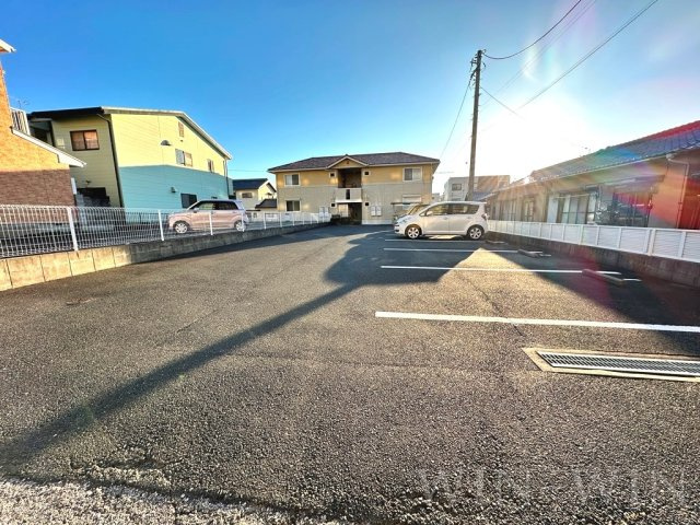 ウィルモア東山の駐車場