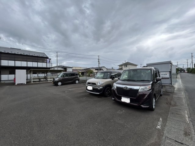 サンハイツ小中島の駐車場