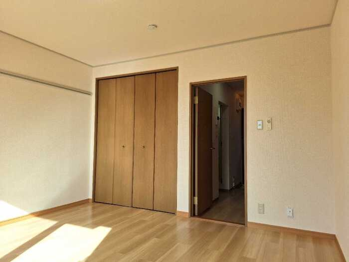 サンハイツ小中島の洋室