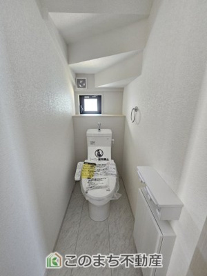 【トイレ】 | いろどりアイタウン栃木市箱森町22-P1 | 小窓から換気ができて清潔なトイレスペース☆