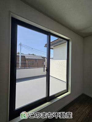 【防犯設備】 | いろどりアイタウン栃木市箱森町22-P1 | ペアガラスは断熱性・気密性・防音・防犯にとても効果的です。