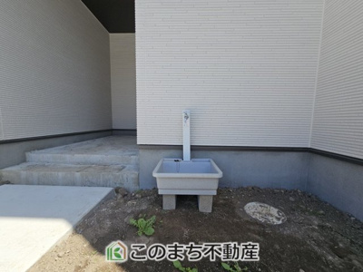 【設備】 | いろどりアイタウン栃木市箱森町22-P1 | 外水栓はアウトドアやガーデニング、車のお手入れにも活躍します。