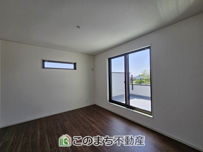 【洋室】 | いろどりアイタウン栃木市箱森町22-P1 | 洋室はお手入れのしやすいフローリング仕様です。普段はフロアモップなどを使って、簡単にお掃除していただけます◎