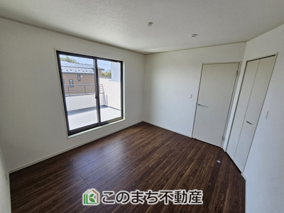 【洋室】 | いろどりアイタウン栃木市箱森町22-P1 | 南向きで陽当たりの良い洋室♪風通しもよく快適です☆