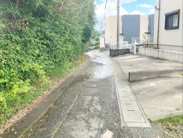 糟屋郡須惠町大字植木　中古戸建の前面道路含む現地写真