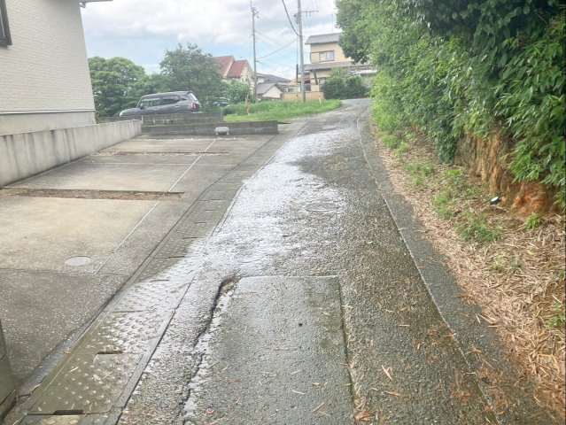 糟屋郡須惠町大字植木　中古戸建の前面道路含む現地写真