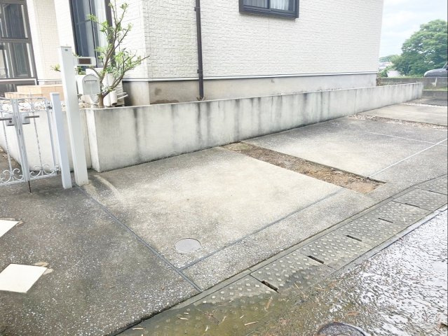 糟屋郡須惠町大字植木　中古戸建の駐車場