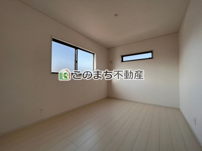 【内観：施工例】 | いろどりアイタウン那須塩原市埼玉22-P4 | 洋室はお手入れのしやすいフローリング仕様です。普段はフロアモップなどを使って、簡単にお掃除していただけます◎