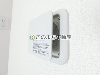 【内観：施工例】 | いろどりアイタウン那須塩原市埼玉22-P4 | 空気が家の中にこもってしまうとシックハウス症候群になってしまう危険性があります。この対策として、家の中の空気が循環するように計画的な換気を行ってくれます。