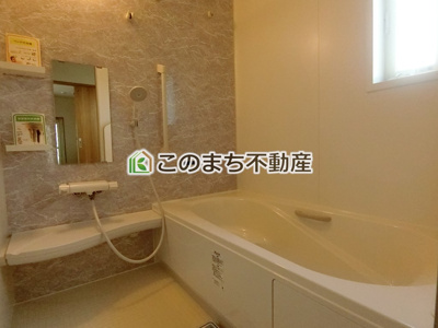 【内観：施工例】 | いろどりアイタウン那須塩原市埼玉22-P4 | ゆったりと入れるフルオートバスはお子様との団らんバスタイムが楽しめます♪
足を伸ばしてゆったりくつろげる１坪バスルームです☆