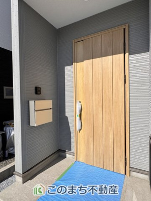 【玄関】 | いろどりアイタウン鹿沼市千渡22-P1 | スタイリッシュな玄関スペース