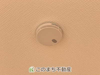 【内装】 | いろどりアイタウン鹿沼市千渡22-P1 | 火災報知器が標準装備ですので、もしもの時に安心です。