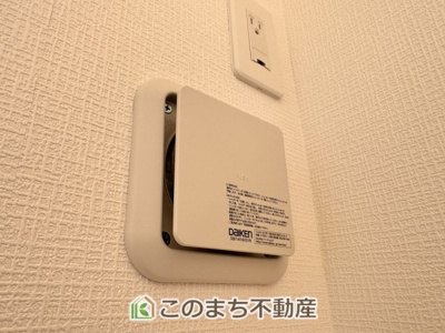 【内装】 | いろどりアイタウン鹿沼市千渡22-P1 | 空気が家の中にこもってしまうとシックハウス症候群になってしまう危険性があります。この対策として、家の中の空気が循環するように計画的な換気を行ってくれます。