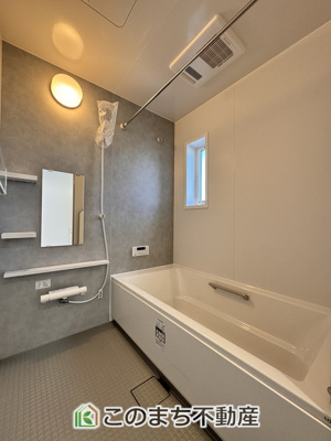 【浴室】 | いろどりアイタウン鹿沼市千渡22-P1 | ゆったりと入れるフルオートバスはお子様との団らんバスタイムが楽しめます♪
足を伸ばしてゆったりくつろげる１坪バスルームです☆