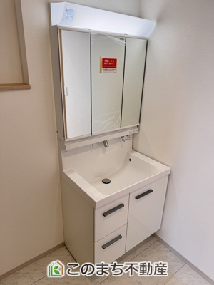 【独立洗面台】 | いろどりアイタウン鹿沼市千渡22-P1 | シャンプードレッサーで朝の身支度♪伸びるホースでお掃除も簡単清潔です！