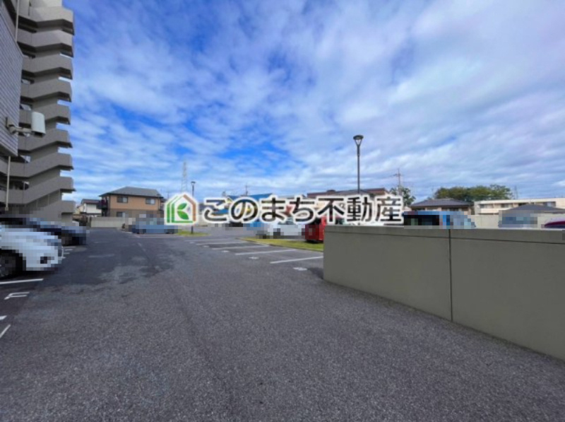 サーパス陽東桜レジデンスの駐車場