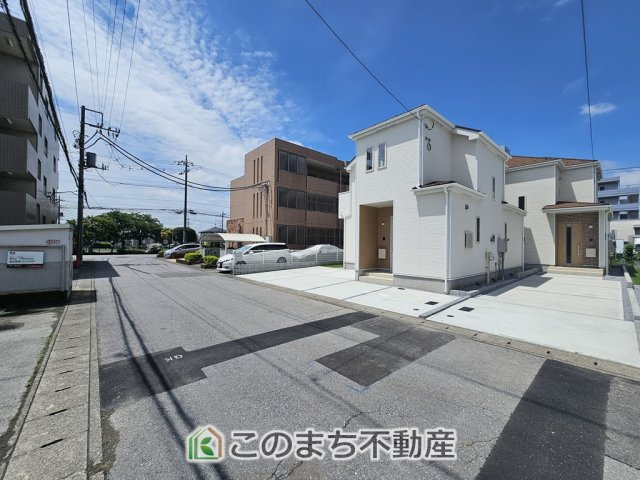 ハートフルタウン宇都宮市東簗瀬1丁目1期の前面道路含む現地写真|前面道路は広々としてます！運転が苦手な方でもお車の出し入れ簡単で安心です☆
