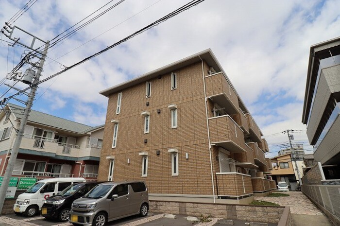 グラティアの外観