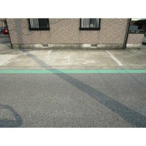 マーベラス栄和B棟の駐車場
