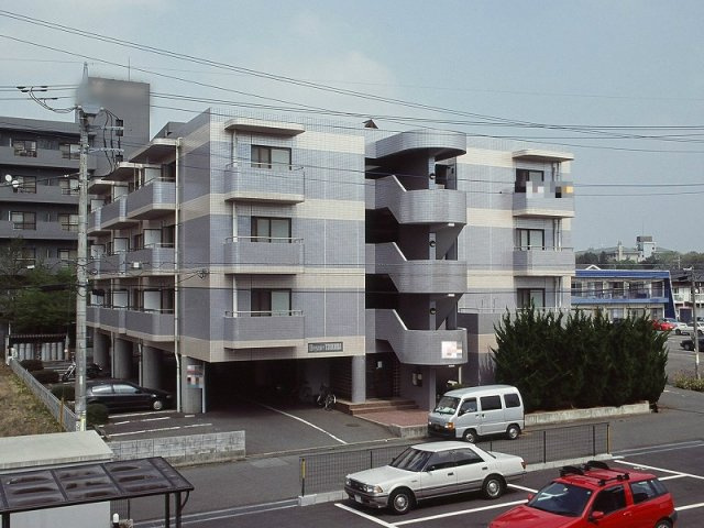 レオパレスエレガンスつくばの外観