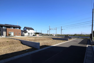 【前面道路含む現地写真】 | 久喜市八甫第８期ＮＯ,６ | 南西から撮影。