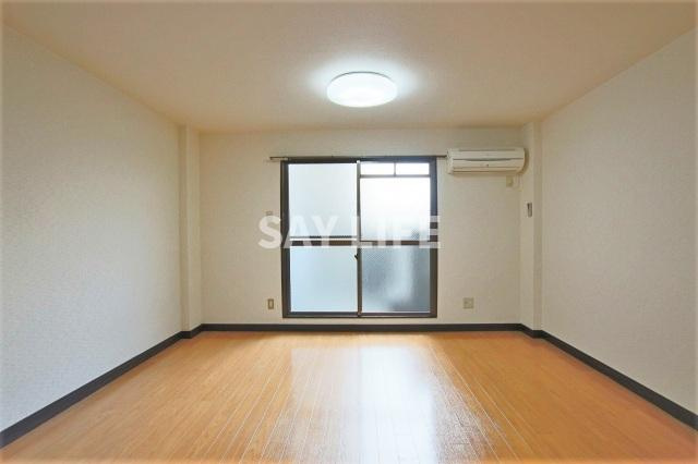 グローリーハイツ東成の居間・リビング