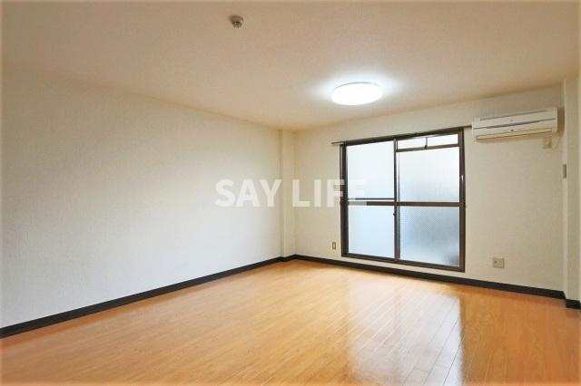 グローリーハイツ東成の居間・リビング