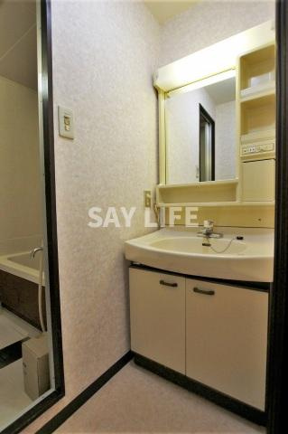 グローリーハイツ東成の洗面所