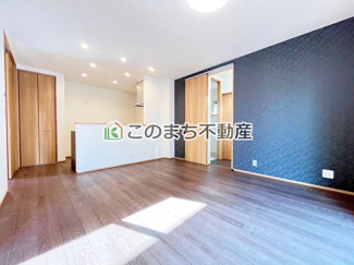 【居間・リビング】 | 宇都宮市鶴田町新築住宅D号棟 | 時間のゆとりと空間、暖かな陽光がもたらす光と風を独占してください。新しい暮らしが始まります。
