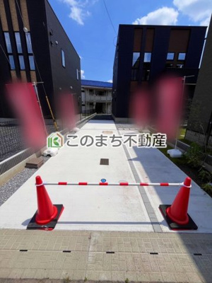 【駐車場】 | 鹿沼市千手町 | 建物完成につき内覧可能です！
飽きのこないシンプルな外観と
閑静な住宅街は永住の地にピッタリです♪