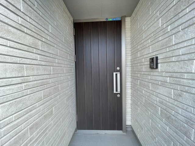 八戸市北白山台1丁目N0.7の玄関