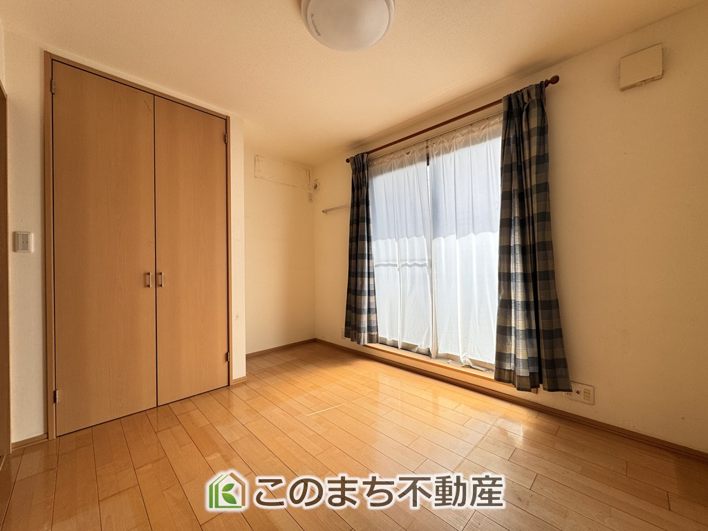 鹿沼市武子　中古一戸建ての洋室