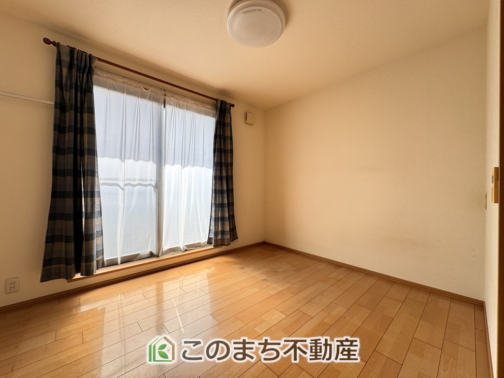 鹿沼市武子　中古一戸建ての洋室|南向きで陽当たりの良い洋室♪風通しもよく快適です☆