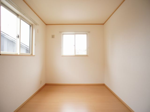 【子供部屋】 | フルールメゾン | 日当たり良好！清潔感のあるき礼で明るい室内です♪