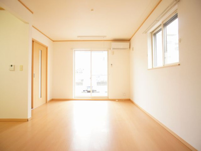 【居間・リビング】 | フルールメゾン | 快適に過ごせるエアコンが付いています♪