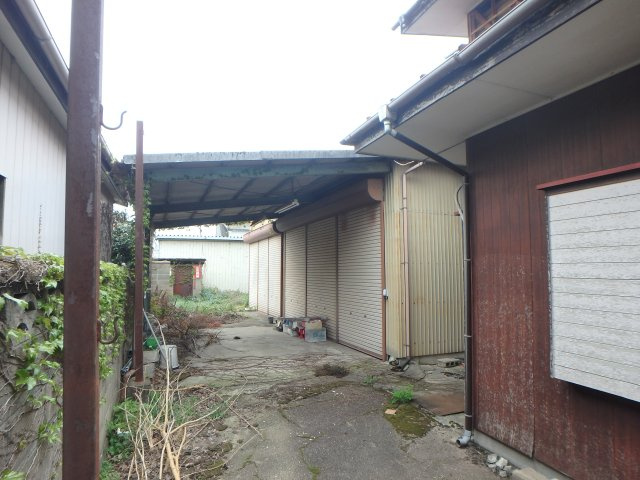 真壁町真壁　倉庫の外観|木造部分は解体します