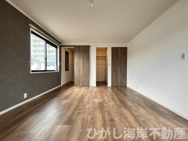 茅ヶ崎市矢畑　中古戸建　の洋室|新規リフォーム完了！10.7帖　書斎とウォークインクローゼット付　洋室