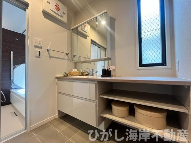 茅ヶ崎市矢畑　中古戸建　の独立洗面台|新規リフォーム完了！脱衣スペース