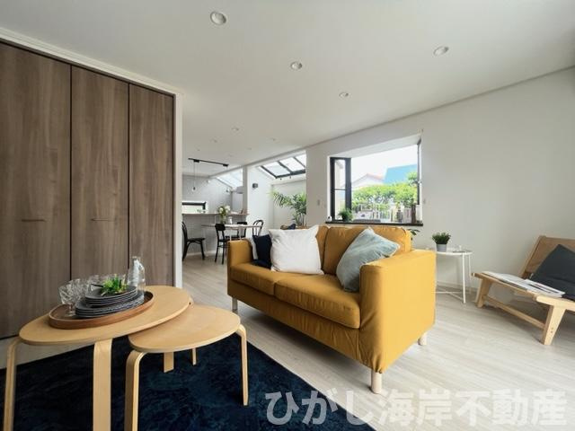 茅ヶ崎市矢畑　中古戸建　の居間・リビング|新規リフォーム完了！22帖　LDK