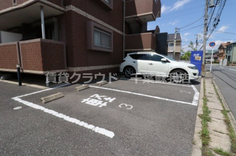 フェリシタージの駐車場|駐車スペースもあります