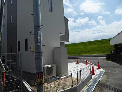 安佐北区可部南1丁目　新築一戸建て(全5棟)の前面道路含む現地写真