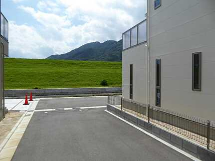 安佐北区可部南1丁目　新築一戸建て(全5棟)の前面道路含む現地写真