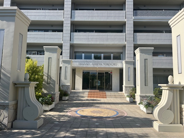 エスリード芦屋陽光町のエントランス
