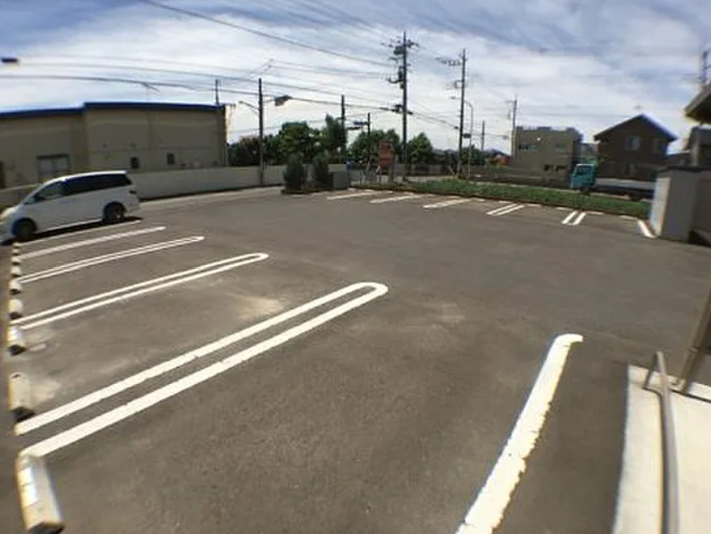 グランド マリアージュの駐車場