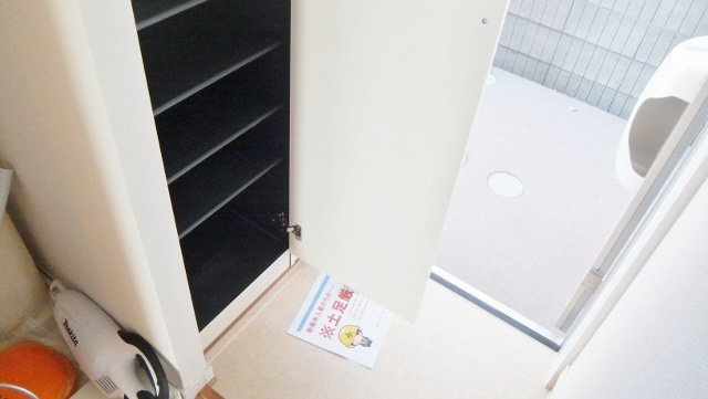 リブリ・アゼリアの玄関|下駄箱あります