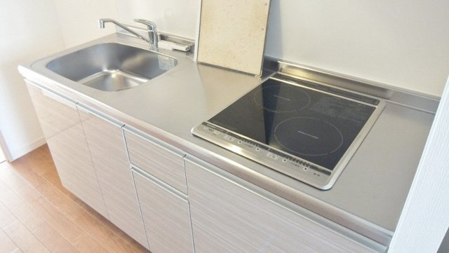 リブリ・アゼリアのキッチン|２口ＩＨコンロ付