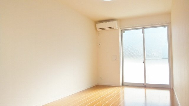 リブリ・アゼリアの居間・リビング|洋室8.5帖広々としたお部屋です