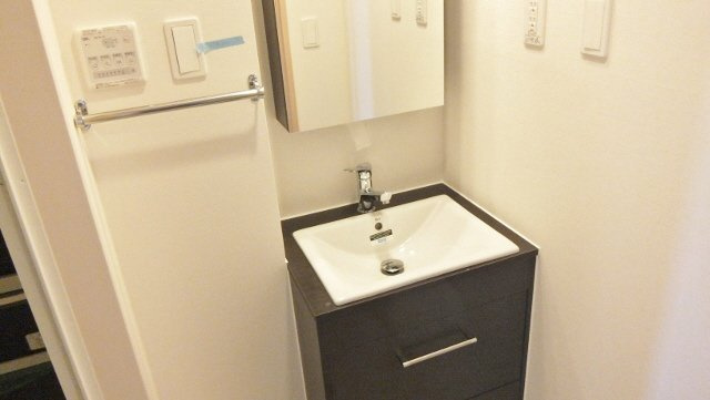 リブリ・アゼリアの洗面所|オシャレな独立洗面台です